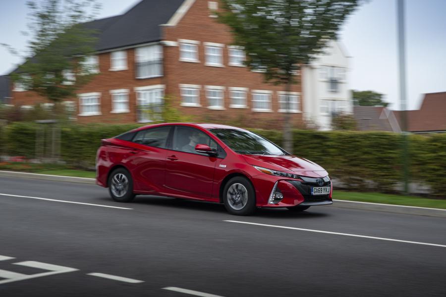  Toyota Prius Plug-in Hybrid Business Edition+ 2019 года  (UK) (фото 20 из 30)